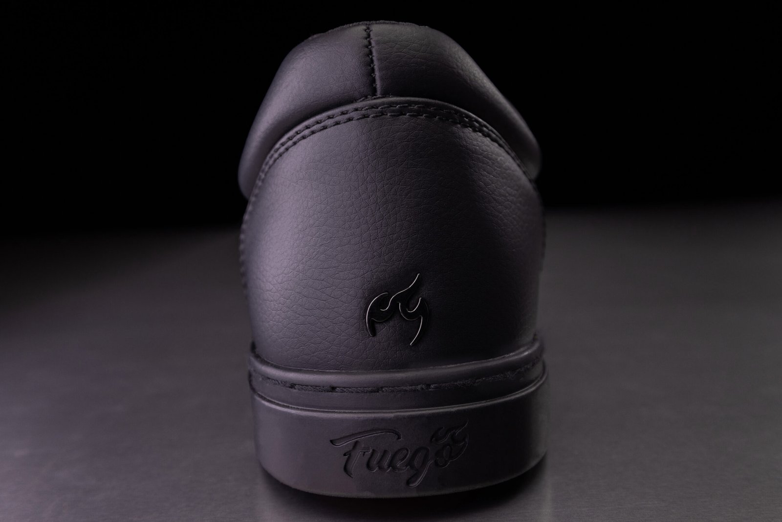 Fuego dansesko modell AllBlack Low-Top