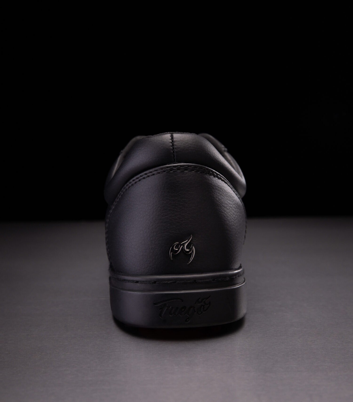 Fuego dansesko modell AllBlack Low-Top