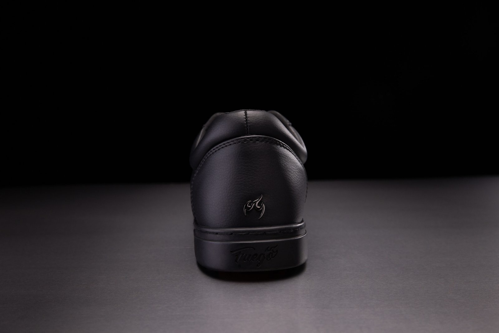 Fuego dansesko modell AllBlack Low-Top