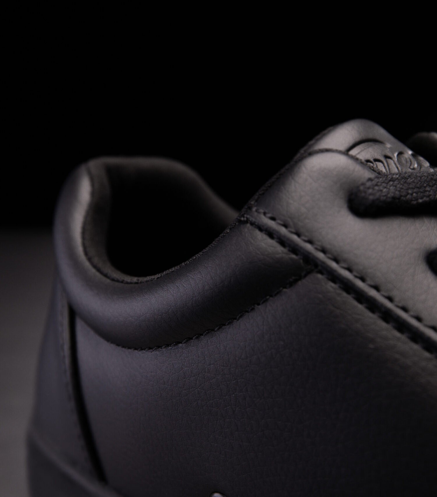 Fuego dansesko modell AllBlack Low-Top
