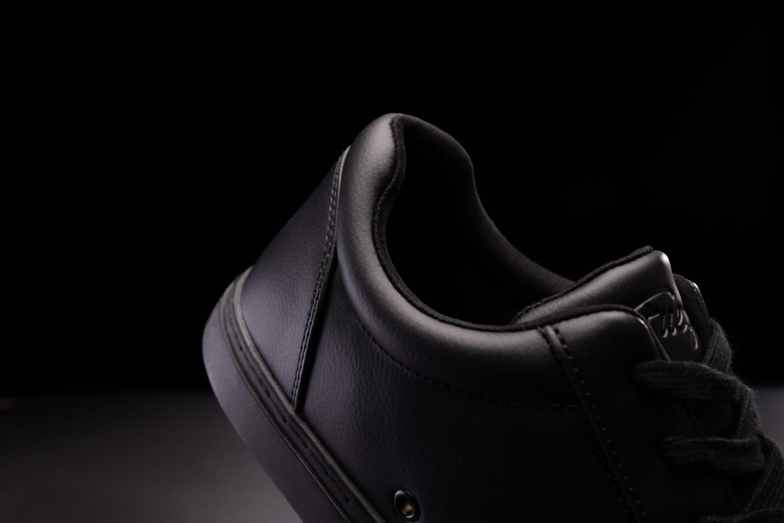 Fuego dansesko modell AllBlack Low-Top