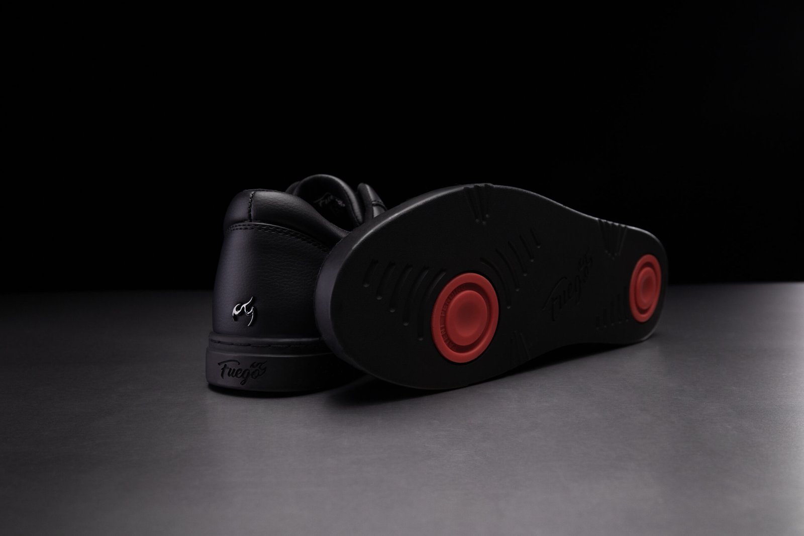 Fuego dansesko modell AllBlack Low-Top