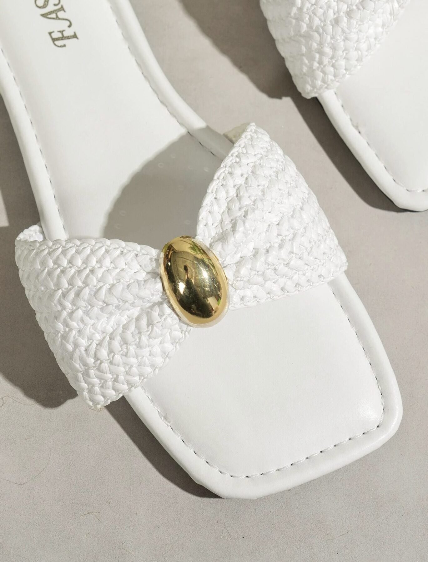 IDSHE301: Beach sandals